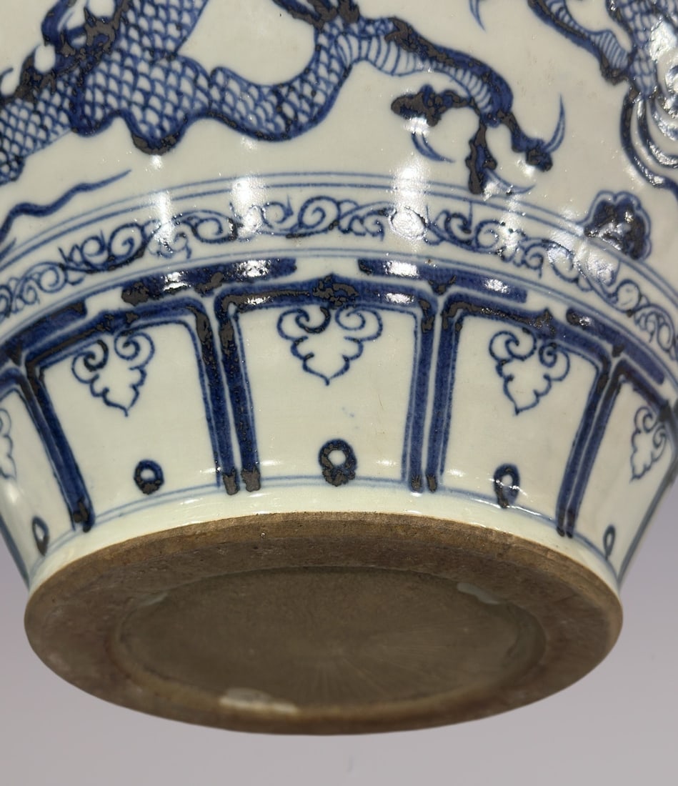 An Exquisite Blue and White Lotus Pattern Dragon Pattern Double-Ears Jar - 8