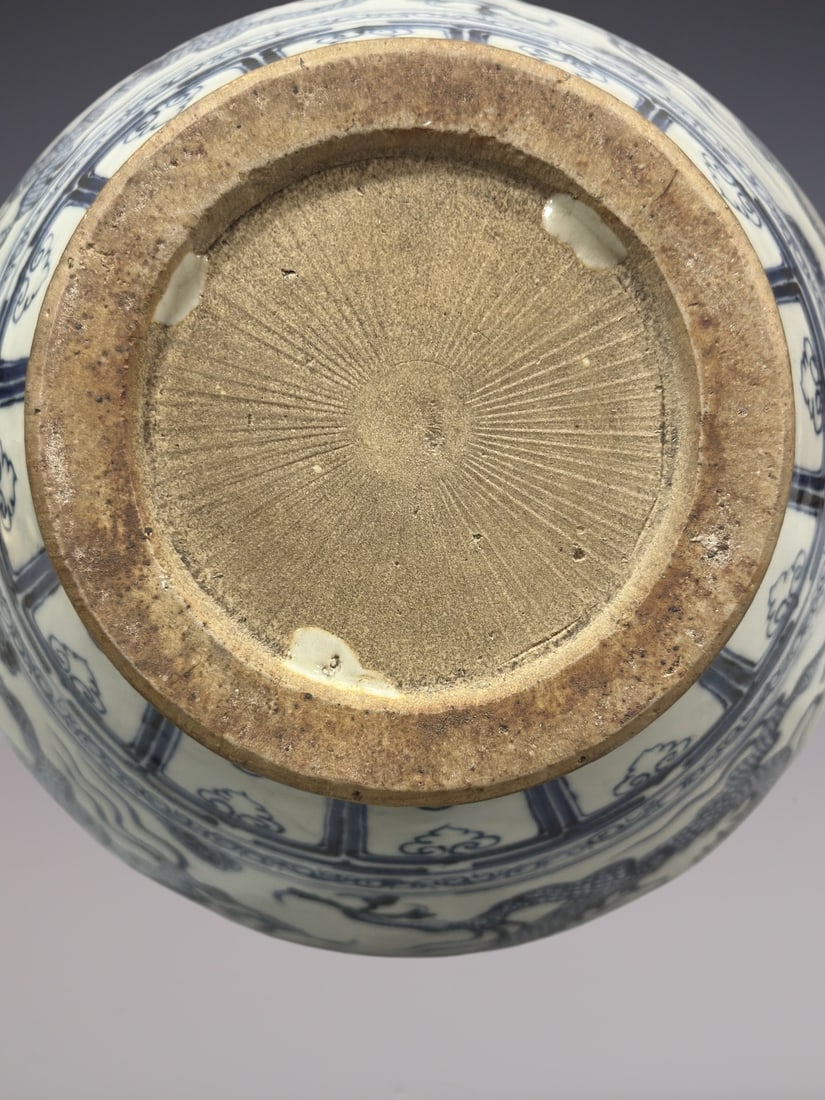 An Exquisite Blue and White Lotus Pattern Dragon Pattern Double-Ears Jar - 9