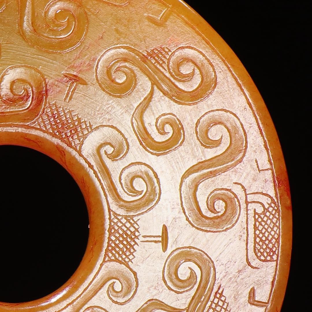 An Exquisite White Jade Ornament - 2