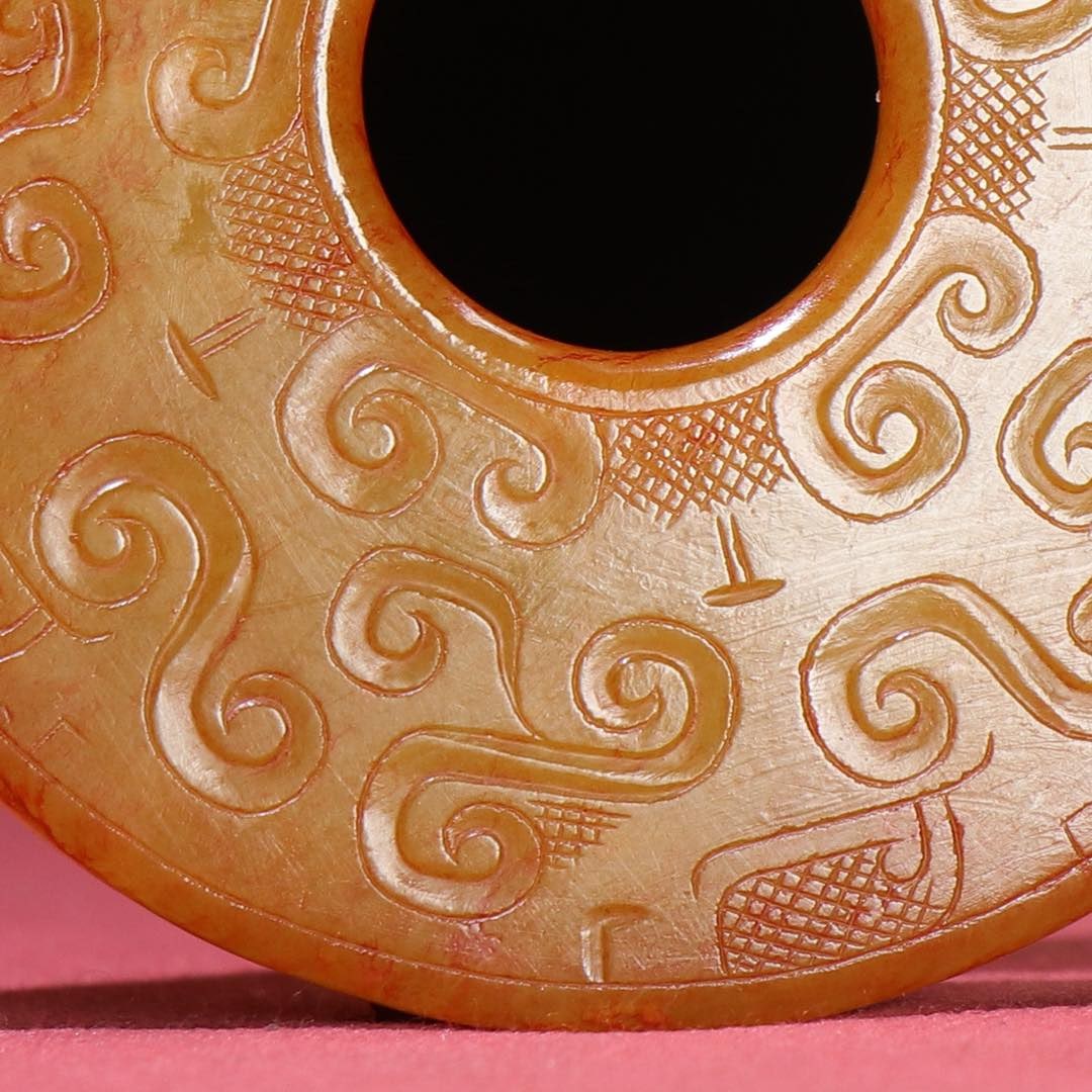 An Exquisite White Jade Ornament - 3