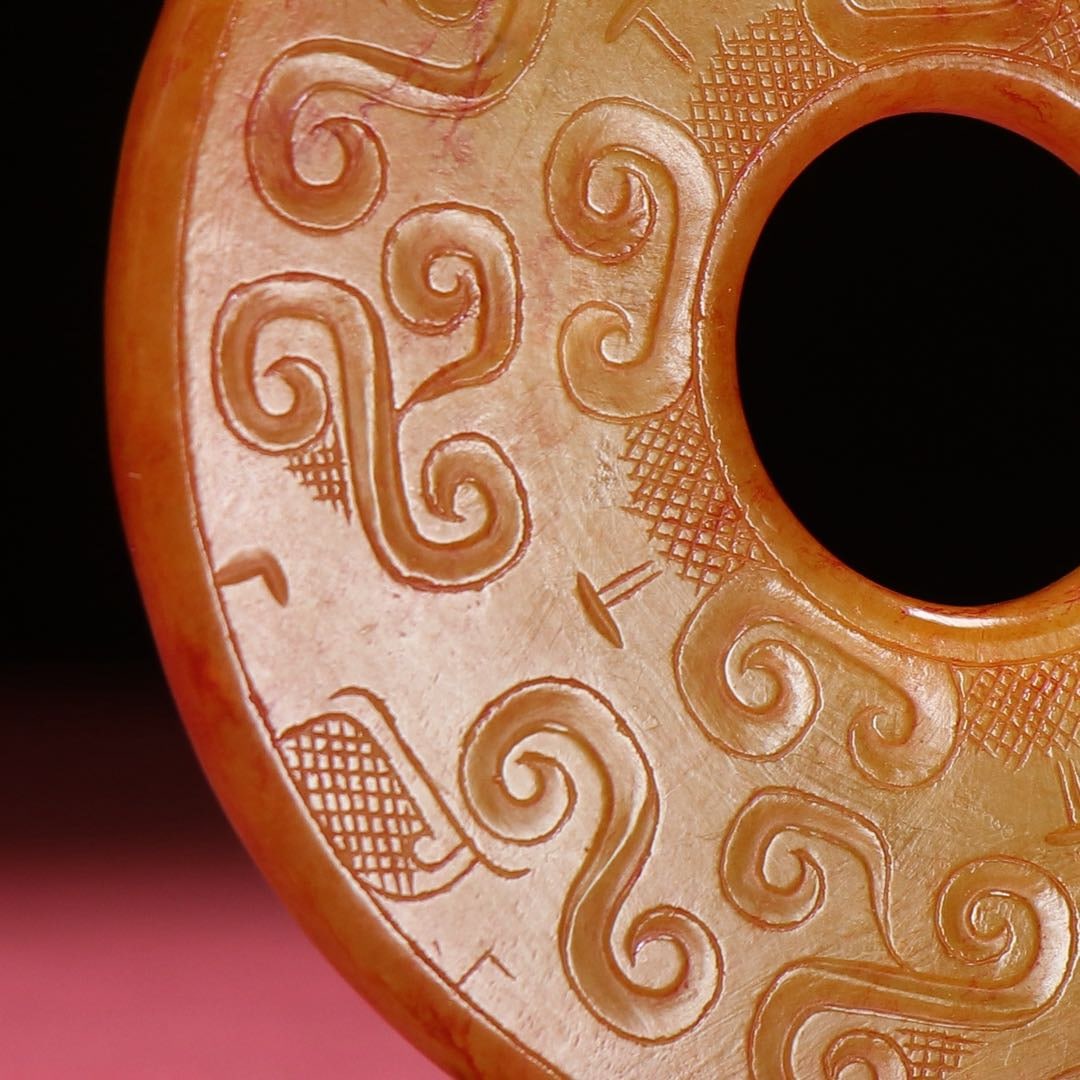 An Exquisite White Jade Ornament - 5