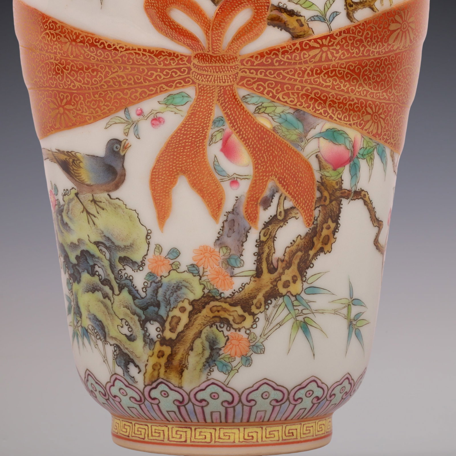 An Exquisite Enamel Flower and Bird Pattern Tea Caddy - 3