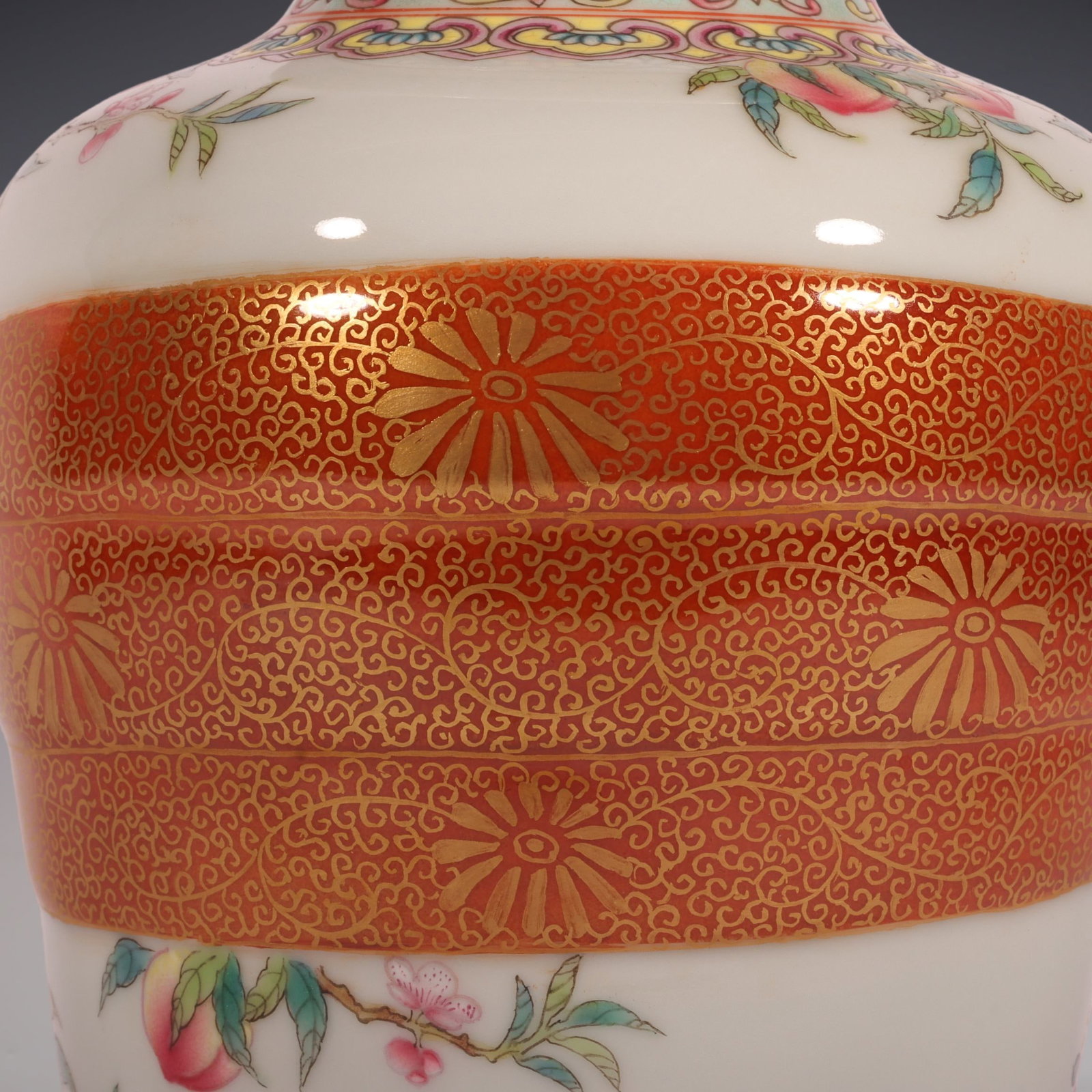 An Exquisite Enamel Flower and Bird Pattern Tea Caddy - 6