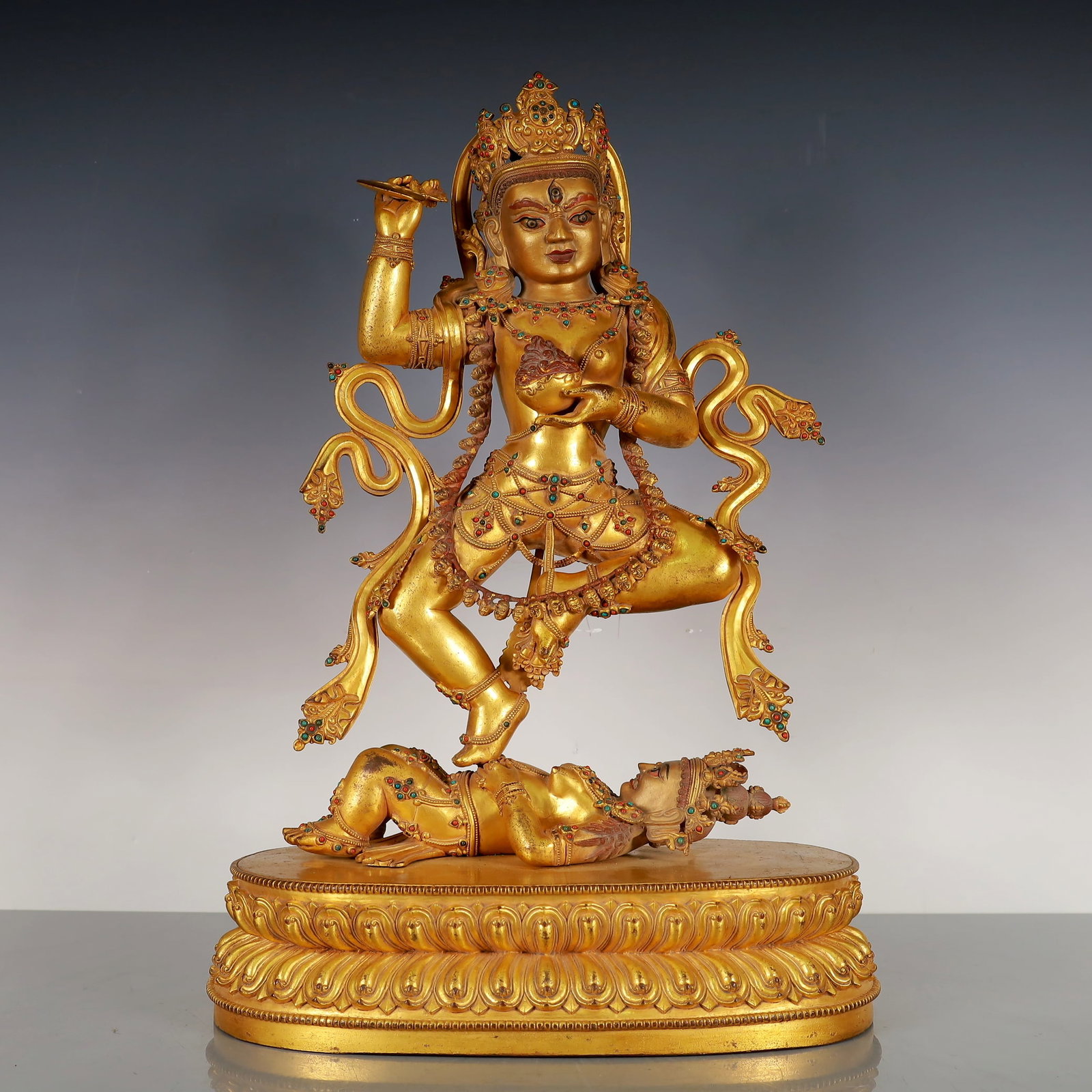 A Exquisite Gilt Bronze Inlaid Gems Statue of Vajra: A Exquisite Gilt Bronze Inlaid Gems Statue of Vajra Qing Dynasty, China Size:32cmx19.5cmx46cm Weight:10800g (The Dimensions Of All Batches Are Manually Measured.If You Need More Detailed Information, 