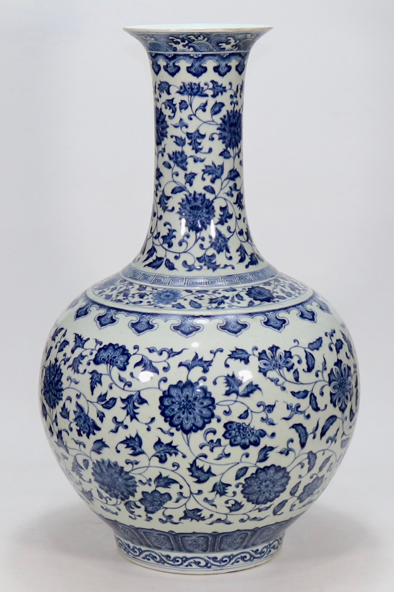 An Exquisite Blue and White Lotus Pattern Vase - 2