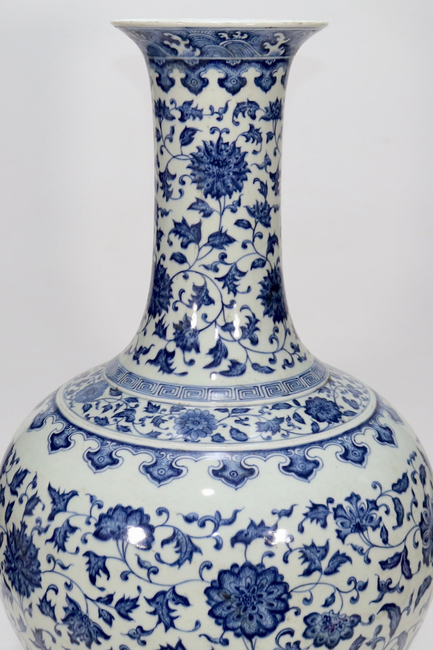 An Exquisite Blue and White Lotus Pattern Vase - 5