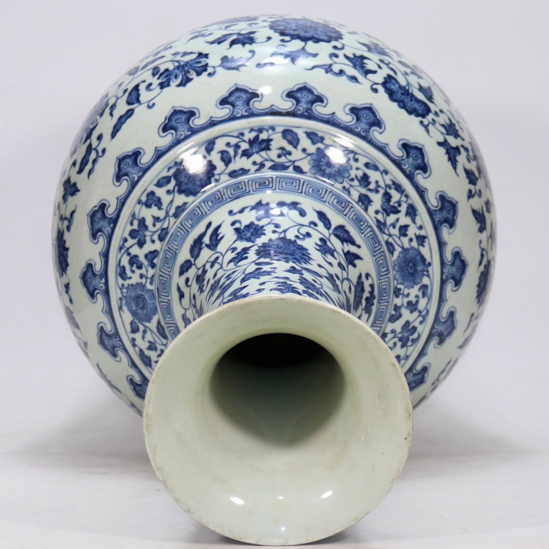 An Exquisite Blue and White Lotus Pattern Vase - 7