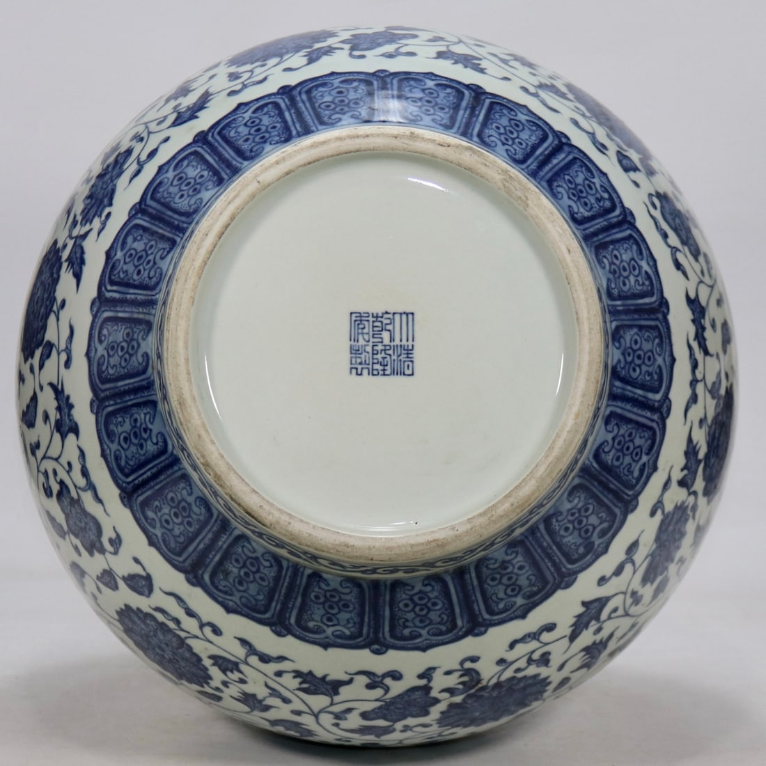 An Exquisite Blue and White Lotus Pattern Vase - 8
