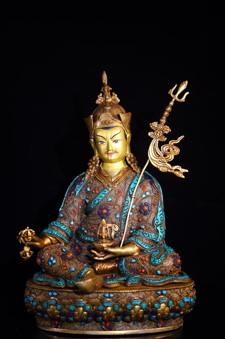 An Exquisite Bronze Inlaid Gems Statue of Padma Sambhava: An Exquisite Bronze Inlaid Gems Statue of Padma Sambhava Qing Dynasty, China Size:47cmx31cm Weight:9100g (The Dimensions Of All Batches Are Manually Measured.If You Need More Detailed Information,