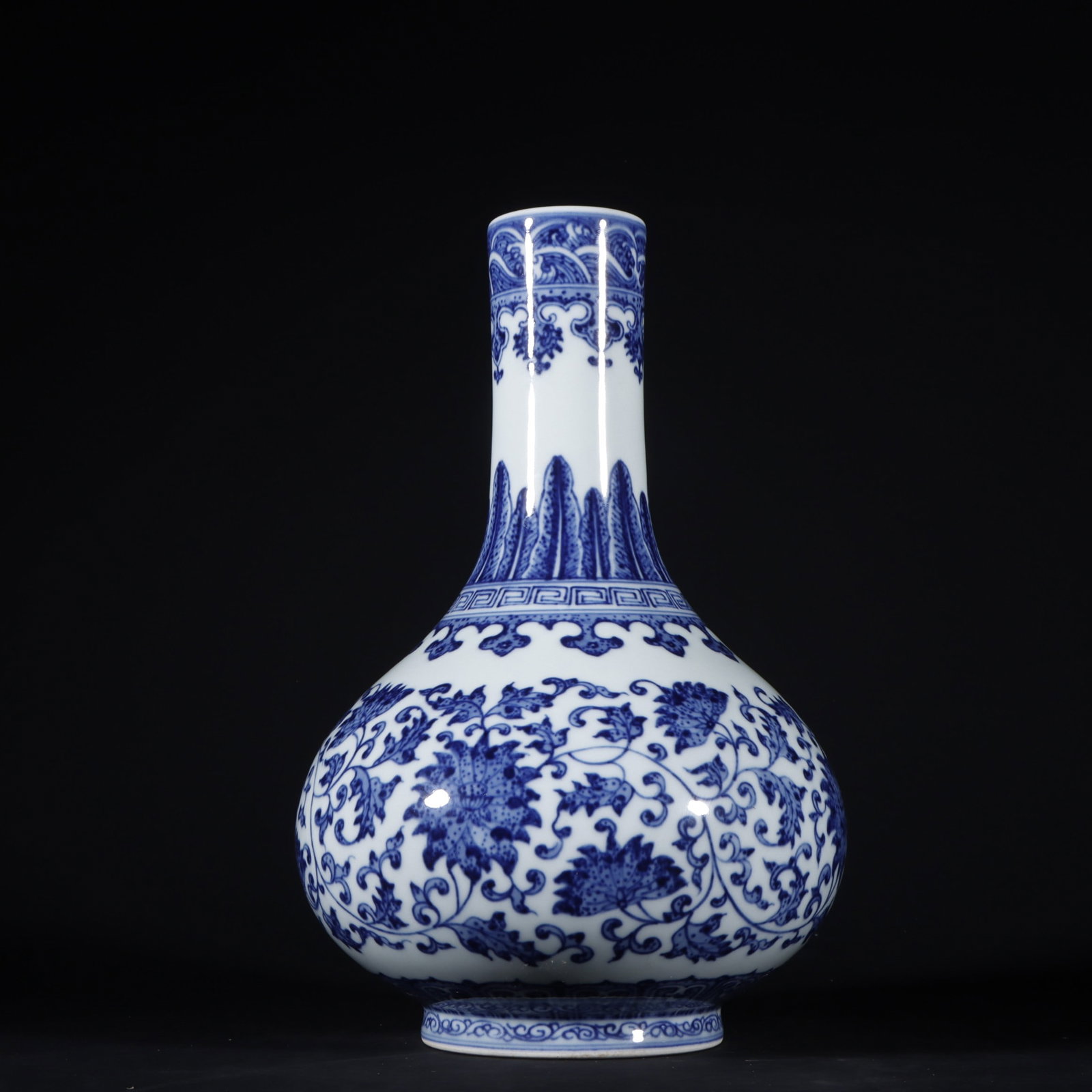 An Exquisite Blue and White Lotus Pattern Vase: An Exquisite Blue and White Lotus Pattern Vase Qing Dynasty, China Qianlong Six-character Mark Size:24.3cmx16cm (The Dimensions Of All Batches Are Manually Measured.If You Need More Detailed