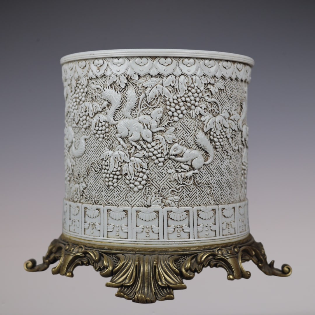 An Exquisite Sweet white glaze Inlaid Bronze Squirrel and Grapes Pattern Brush Pot: An Exquisite Sweet white glaze Inlaid Bronze Squirrel and Grapes Pattern Brush Pot Qing Dynasty, China Size:25cmx32cm (The Dimensions Of All Batches Are Manually Measured.If You Need More Detailed