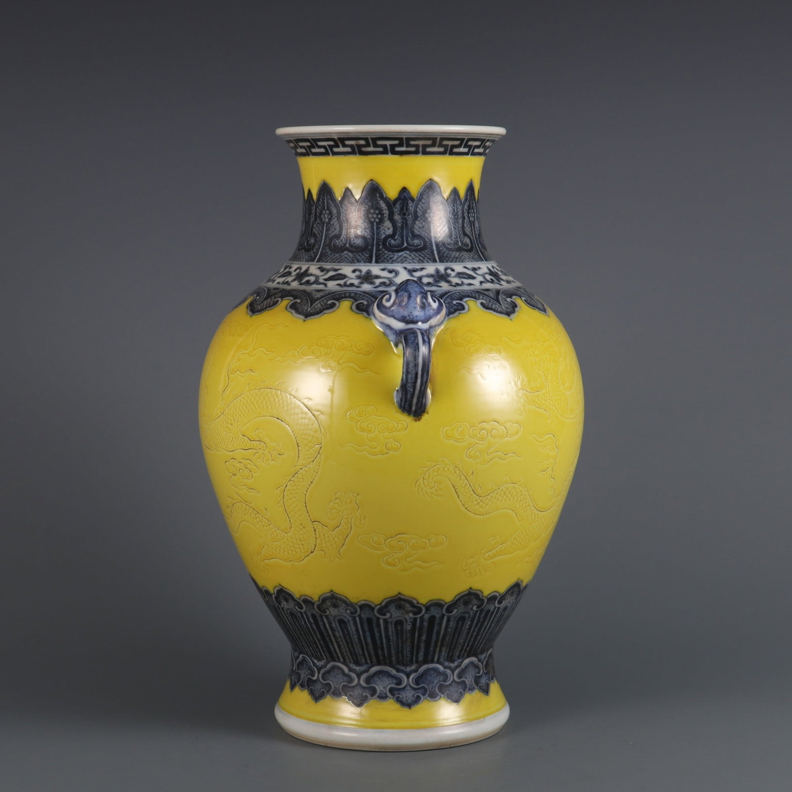 An Exquisite Blue and White Dragon Pattern Lotus Pattern Double-Ears Vase - 2