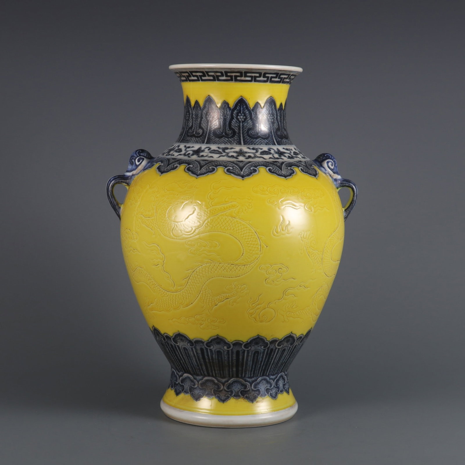 An Exquisite Blue and White Dragon Pattern Lotus Pattern Double-Ears Vase - 3
