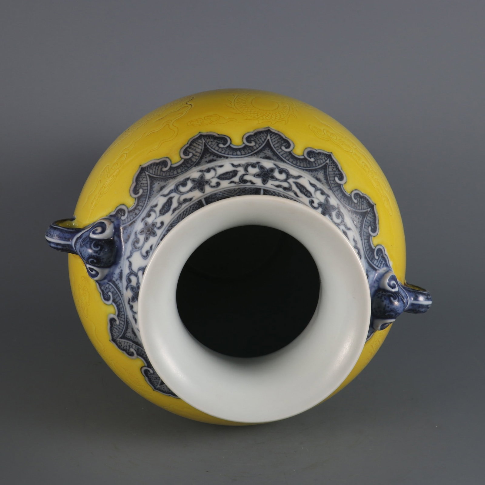 An Exquisite Blue and White Dragon Pattern Lotus Pattern Double-Ears Vase - 8