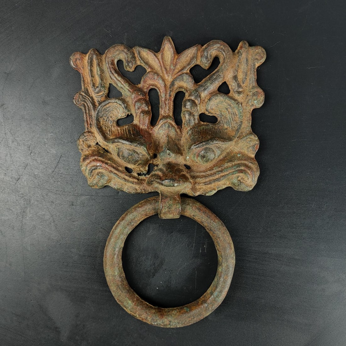 An Exquisite Bronze Beast-Face Pattern Hook: An Exquisite Bronze Beast-Face Pattern Hook the Warring States period in China Size:17cmx11.6cm Weight:391g (The Dimensions Of All Batches Are Manually Measured.If You Need More Detailed Information, 