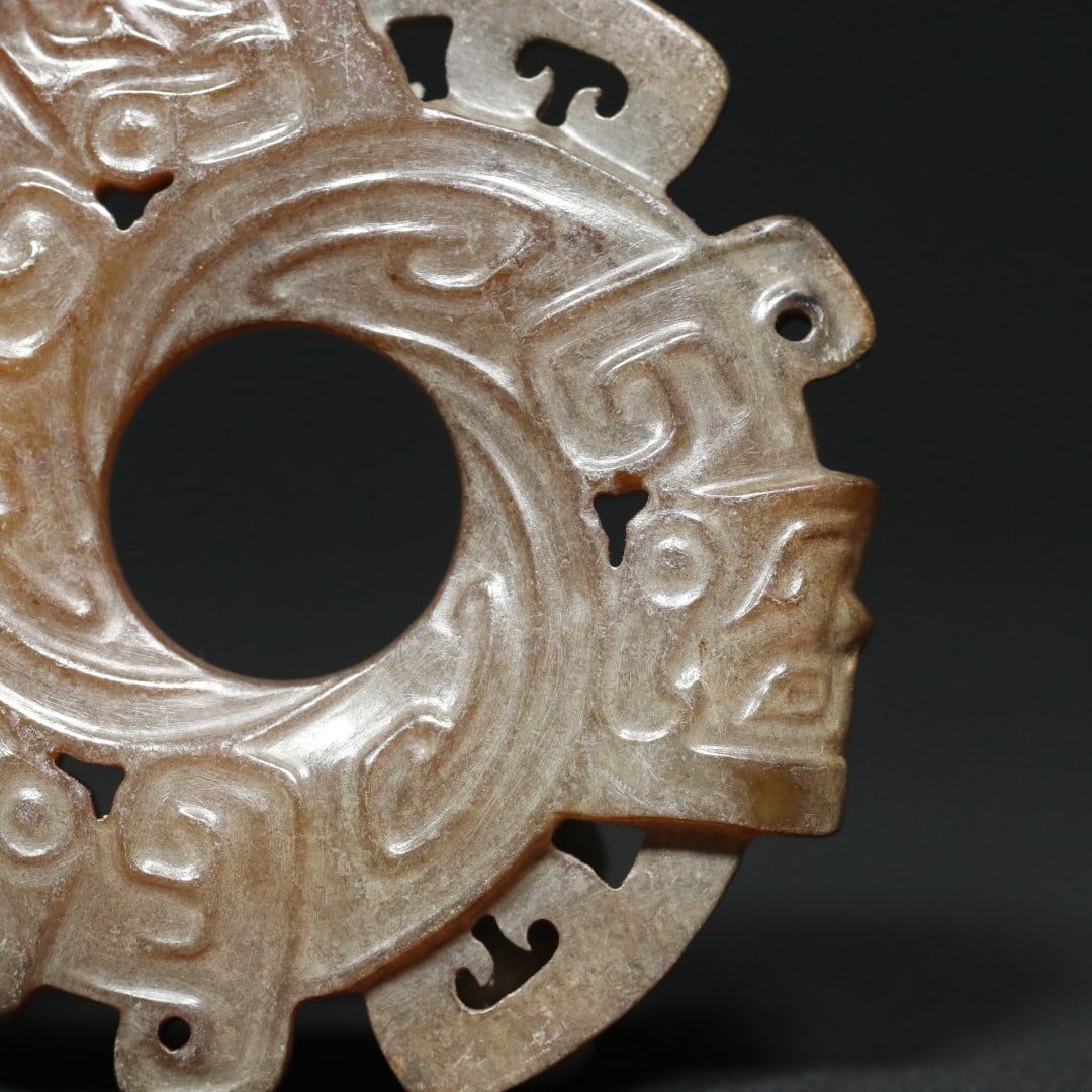 An Exquisite White Jade Human Face Pattern Pendant - 9