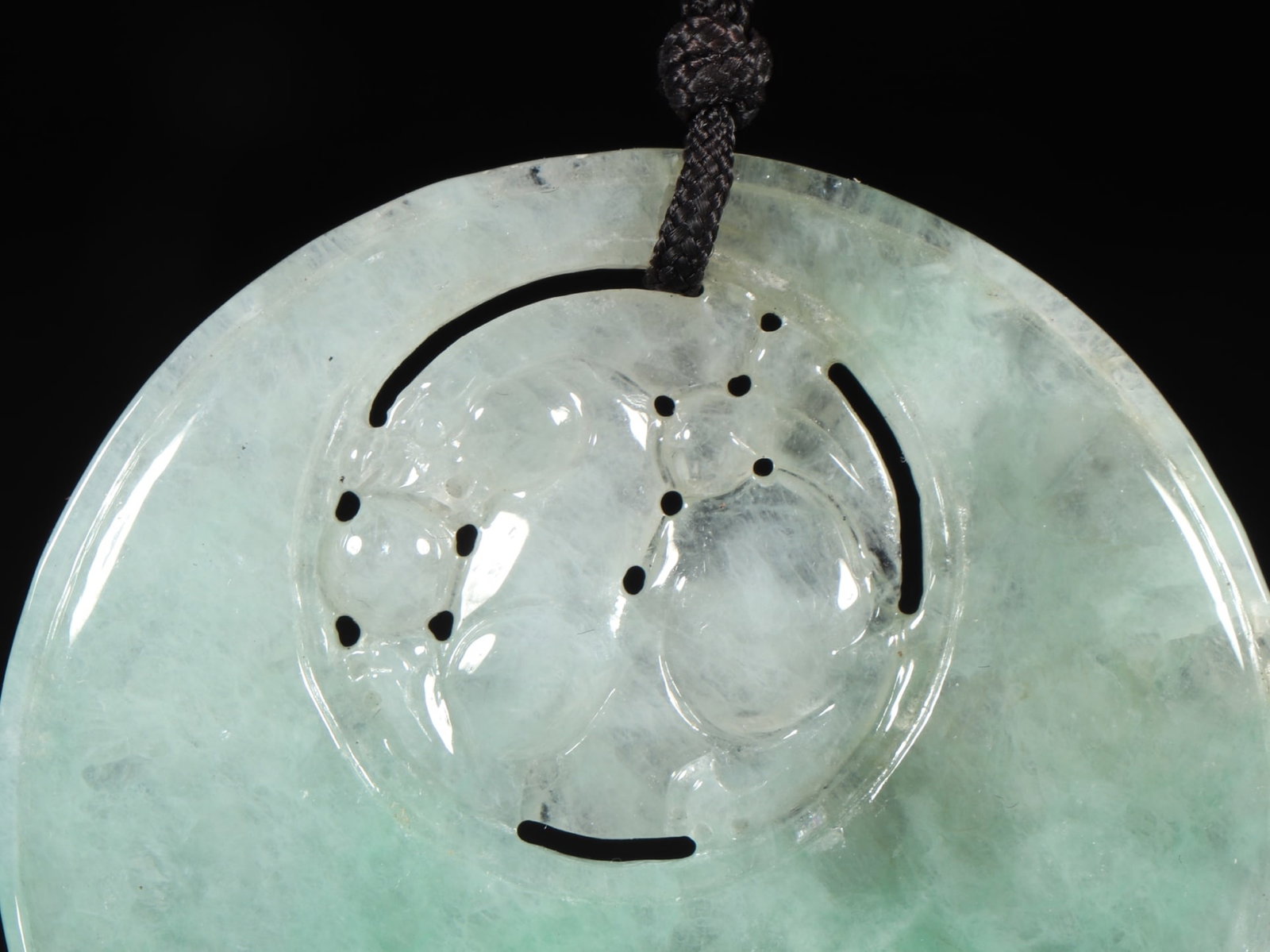 An Exquisite Jadeite Pendant - 4
