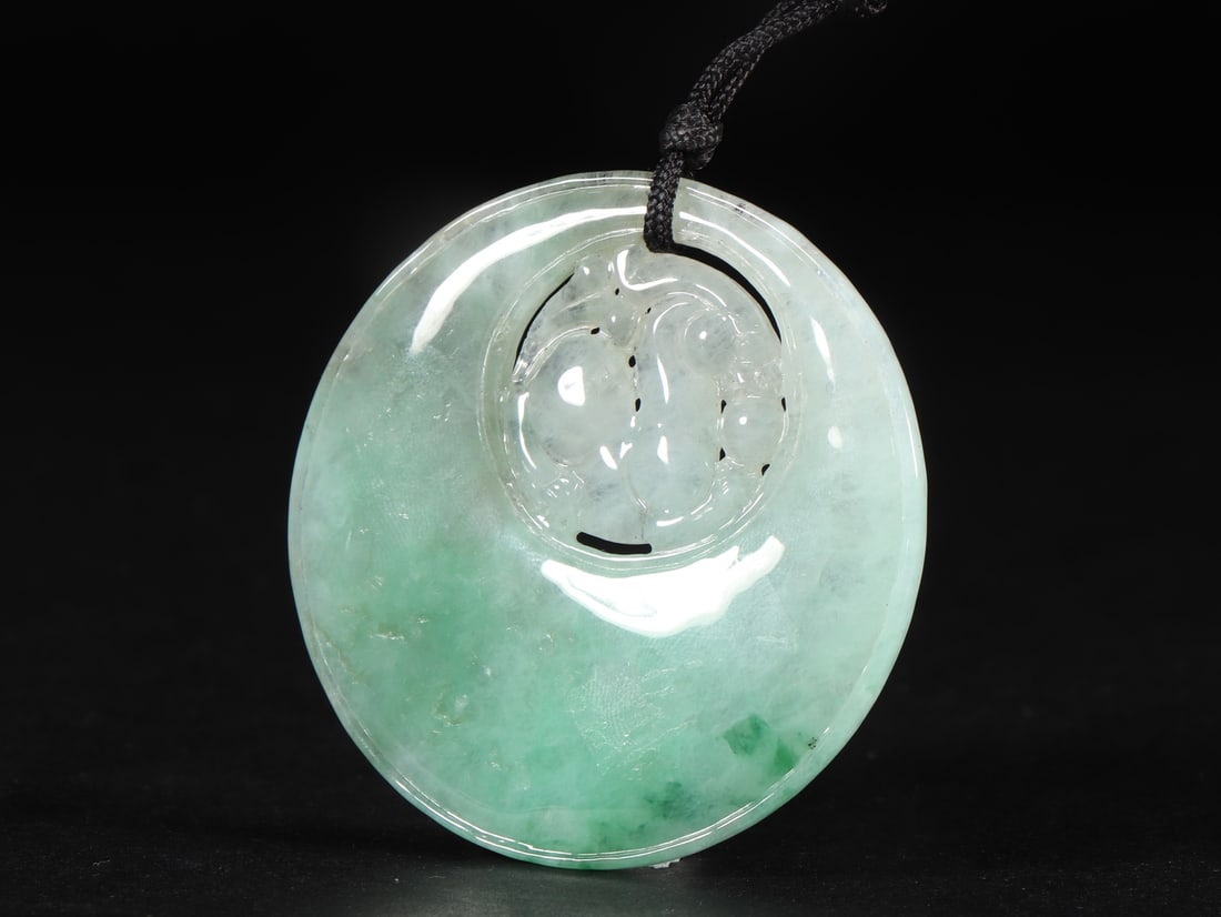 An Exquisite Jadeite Pendant - 7