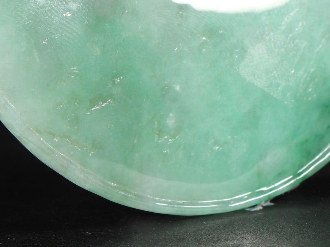 An Exquisite Jadeite Pendant - 9