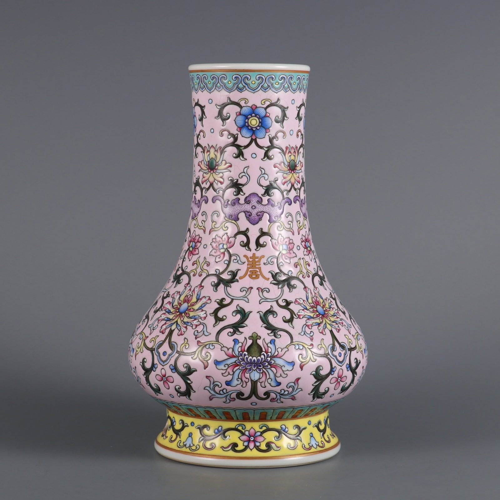 An Exquisite Famille-Rose Green Ground Lotus Pattern Bats and Peach Pattern Vase: An Exquisite Famille-Rose Green Ground Lotus Pattern Bats and Peach Pattern Vase Qing Dynasty, China Yongzheng Six-character Mark Size:21.6cmx12.5cm (The Dimensions Of All Batches Are Manually