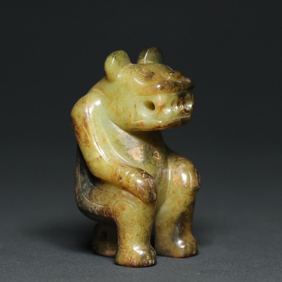 An Exquisite White Jade Bear Ornament: An Exquisite White Jade Bear Ornament W.Zhou , China Size:7.7cmx4.1cmx4.1cm Weight:177.2g (The Dimensions Of All Batches Are Manually Measured.If You Need More Detailed Information, Please Contact Our