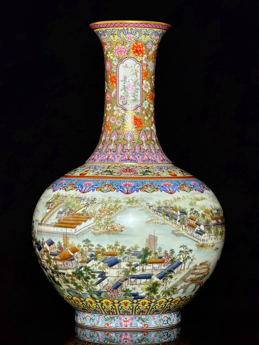 An Exquisite Famille-Rose Lotus Pattern Flower Pattern Landscape Pattern Vase: An Exquisite Famille-Rose Lotus Pattern Flower Pattern Landscape Pattern Vase Qing Dynasty, China Qianlong Four-character Mark Size:60cmx38cm (The Dimensions Of All Batches Are Manually Measured.If