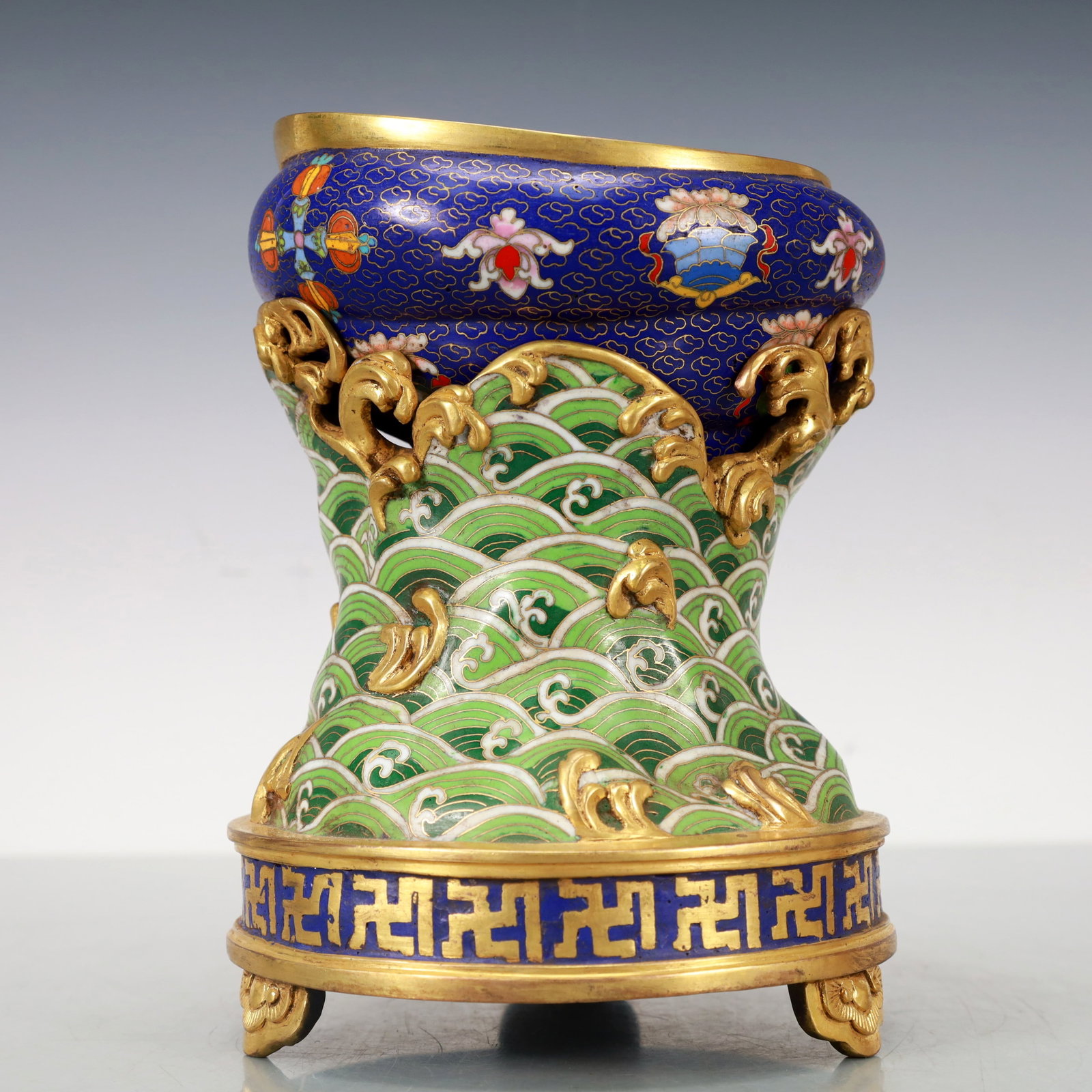 A Exquisite Cloisonne Gilt Bronze Seawater Pattern Eight Treasures Pattern Jar: A Exquisite Cloisonne Gilt Bronze Seawater Pattern Eight Treasures Pattern Jar Qing Dynasty, China Qianlong Four-character Mark Size:15cmx15cmx20cm Weight:3350g (The Dimensions Of All Batches Are
