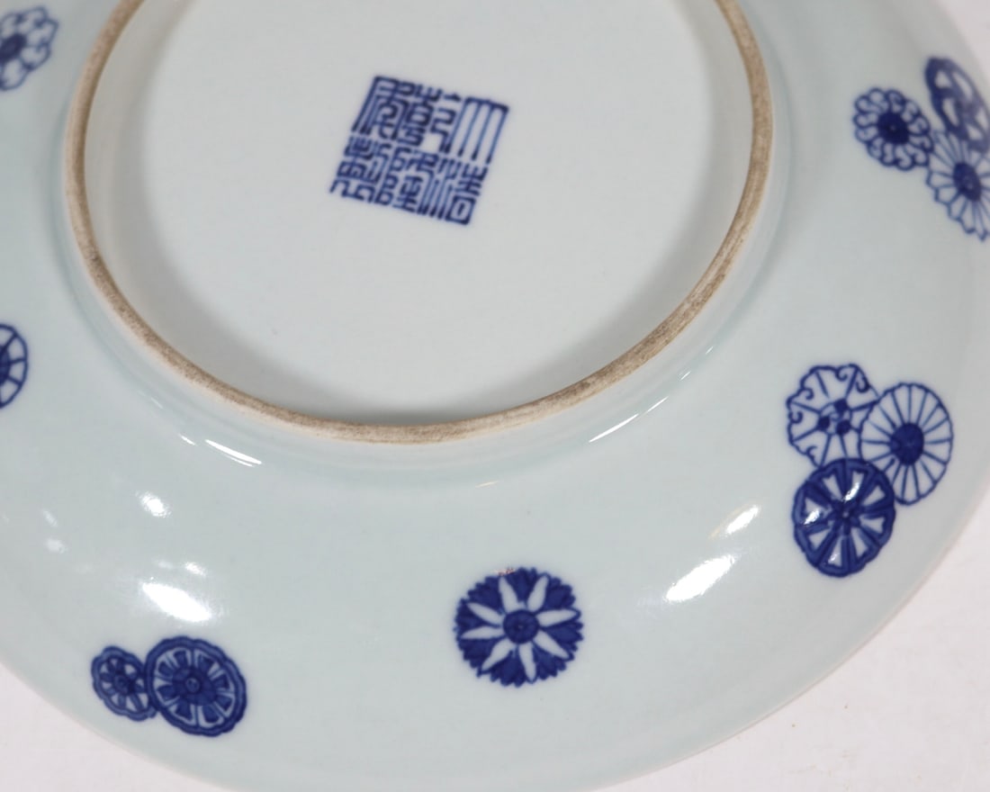 An Exquisite Blue and White Flower Pattern Plate - 5