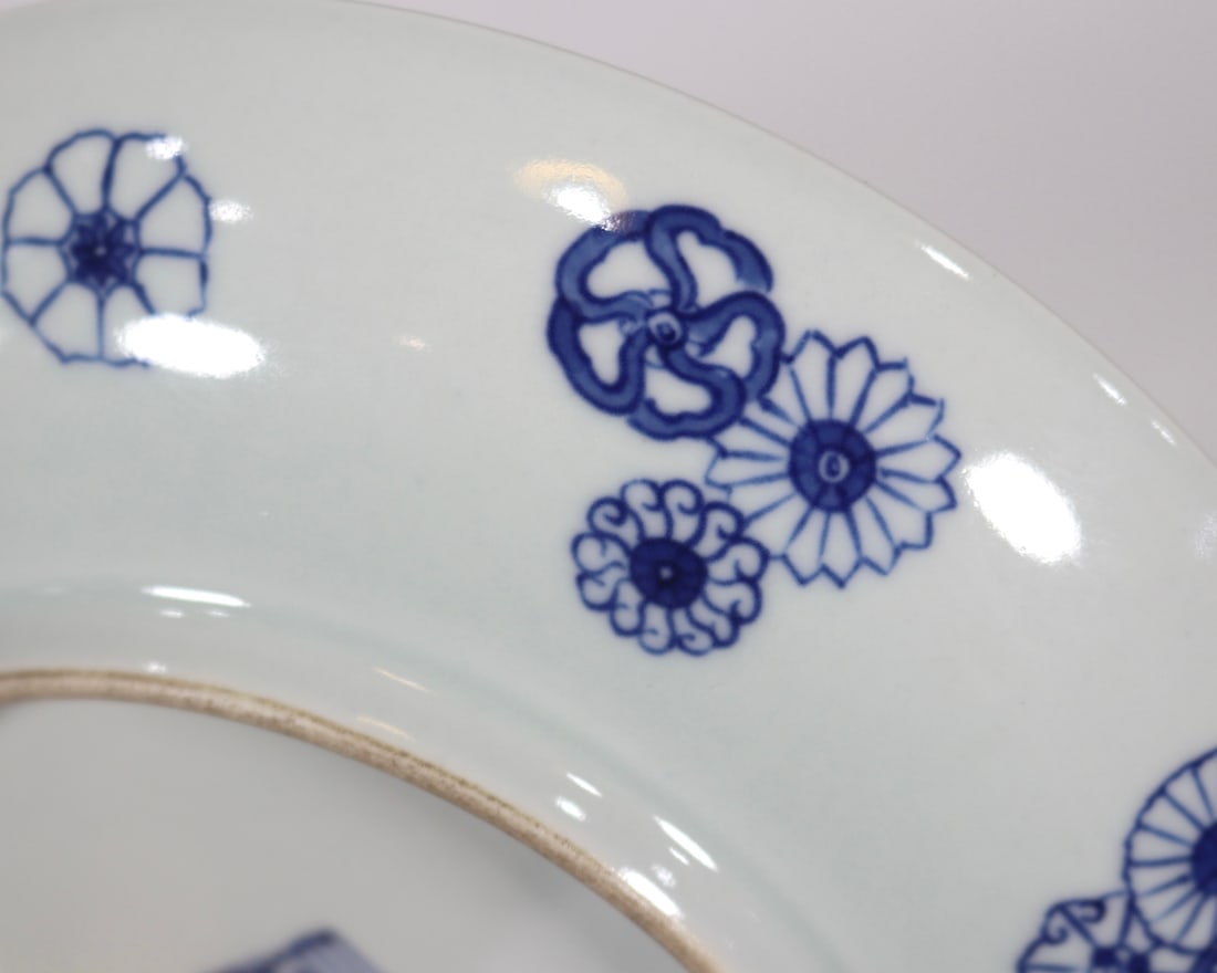 An Exquisite Blue and White Flower Pattern Plate - 6