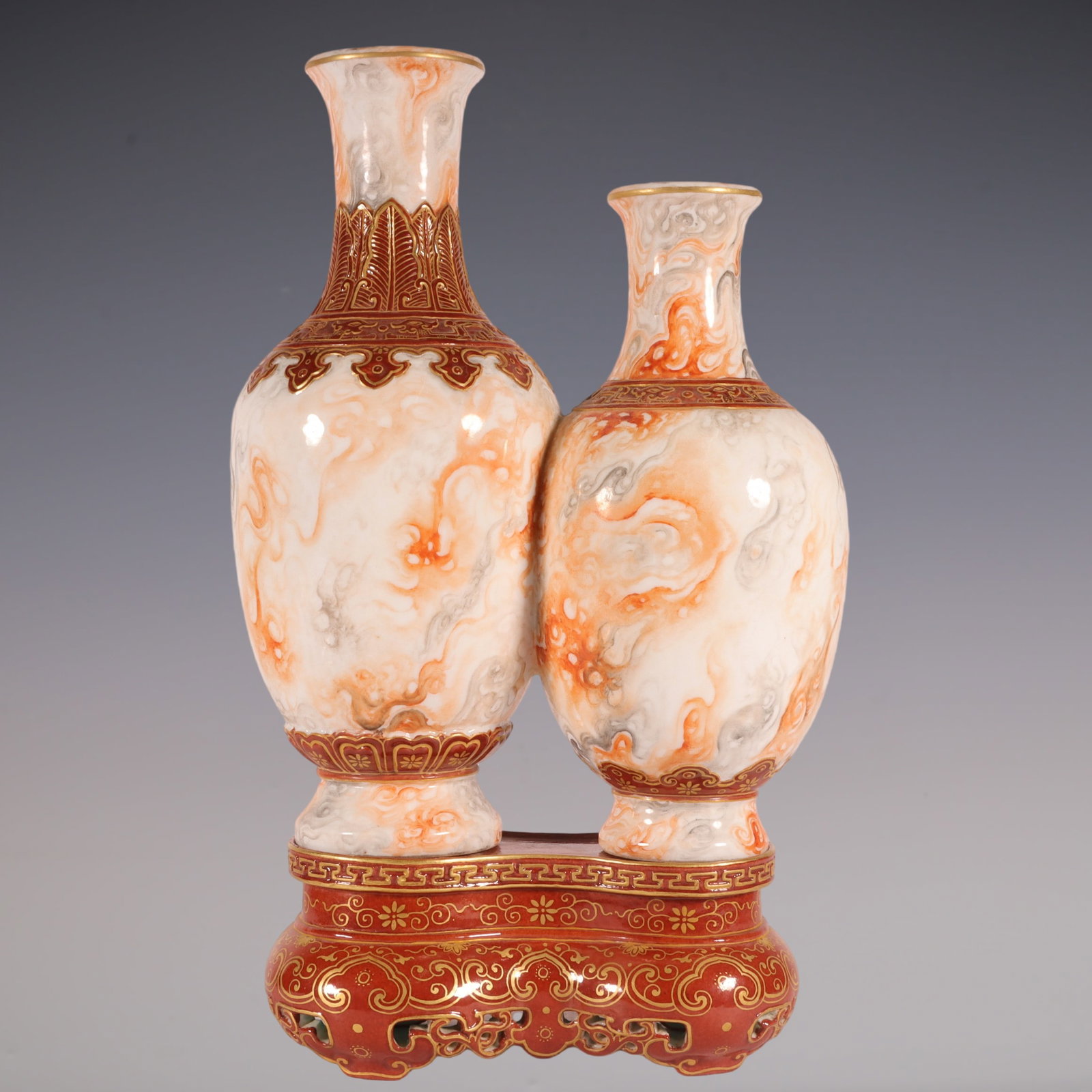 An Exquisite Imitation Stone Grain Glaze Painted Gold Vase: An Exquisite Imitation Stone Grain Glaze Painted Gold Vase Qing Dynasty, China Qianlong Six-character Mark Size:26.8cmx16cm (The Dimensions Of All Batches Are Manually Measured.If You Need More