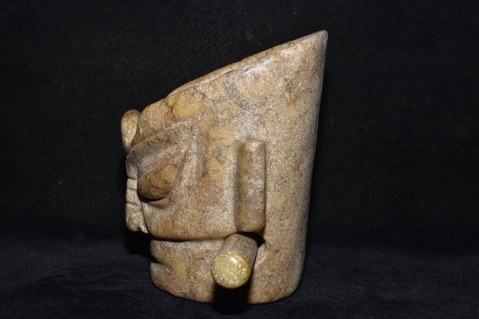 An Exquisite Hemo Jade Ornament - 2