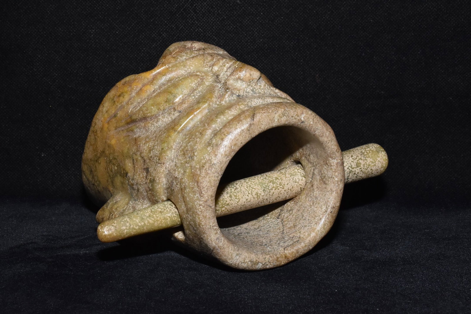 An Exquisite Hemo Jade Ornament - 5