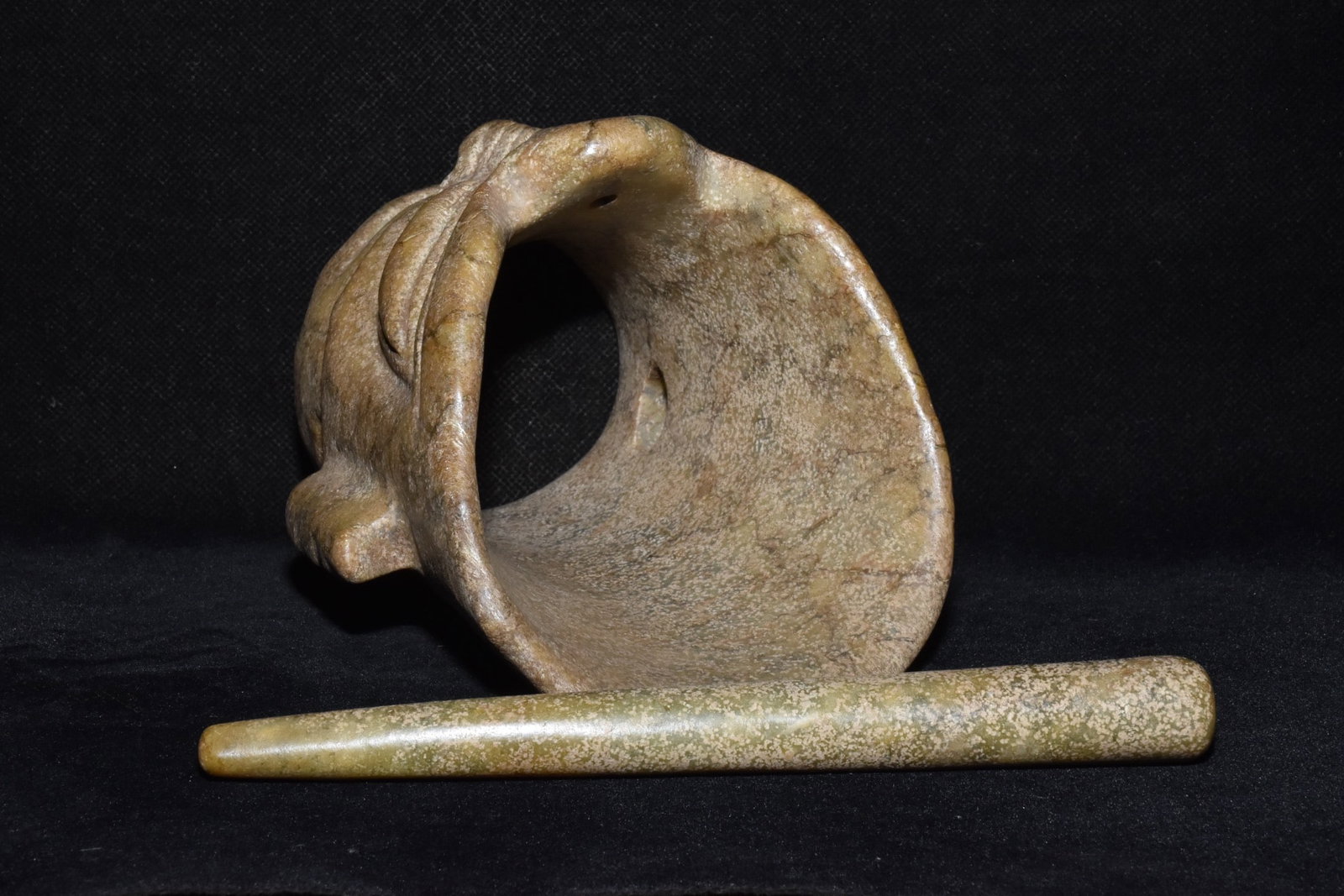 An Exquisite Hemo Jade Ornament - 6