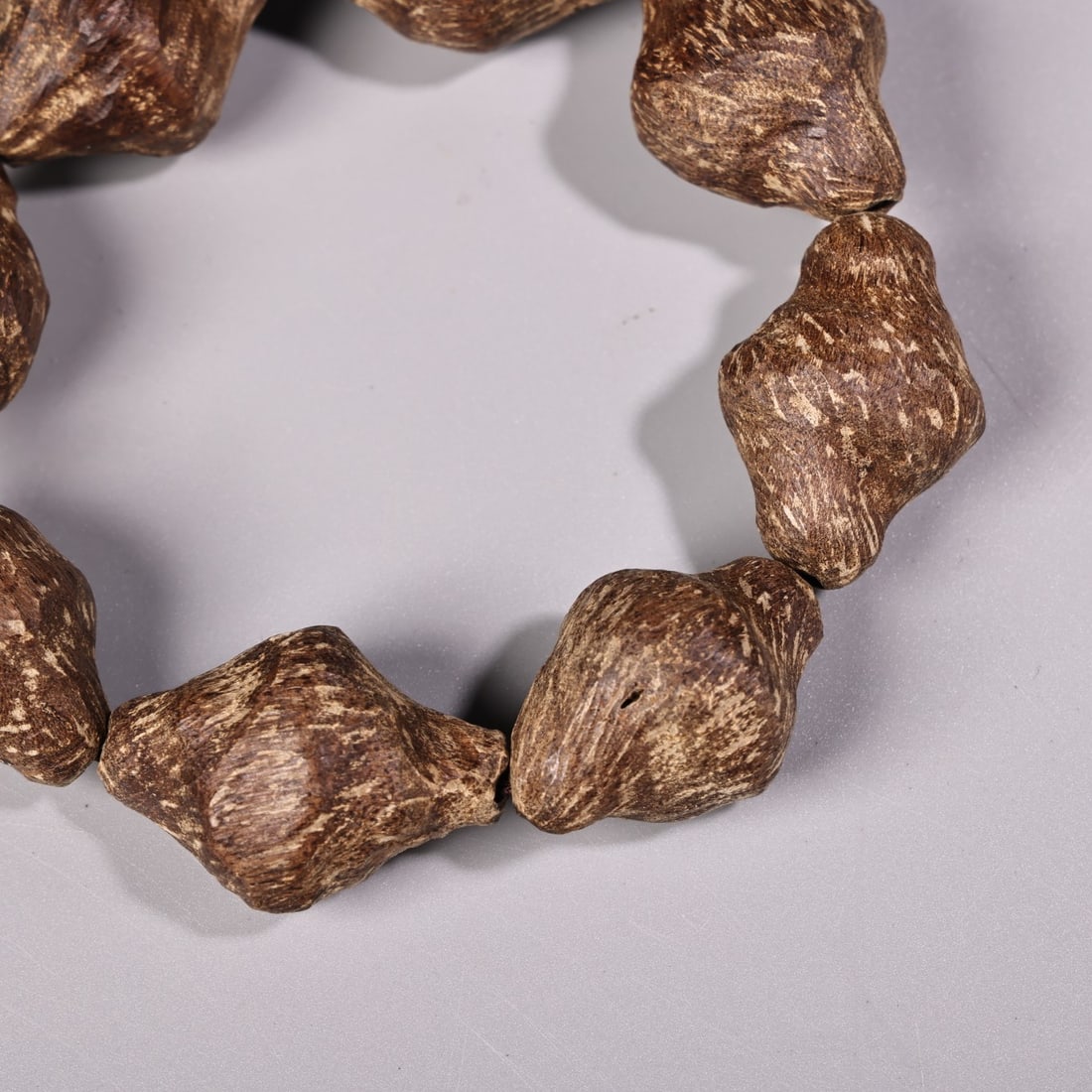An Exquisite Eaglewood Bracelets - 9