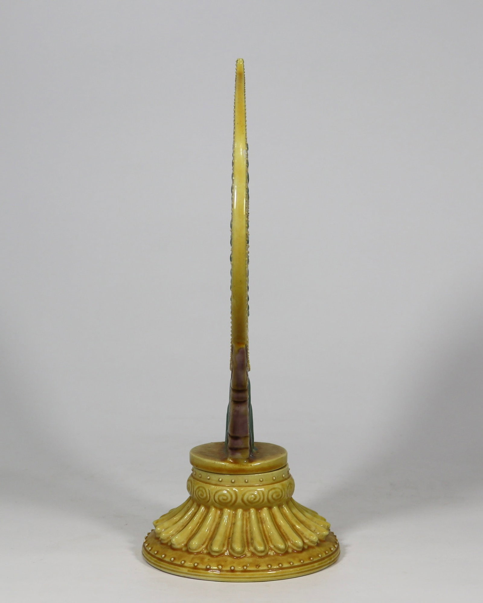 An Exquisite Yellow Glazed Ornament - 2