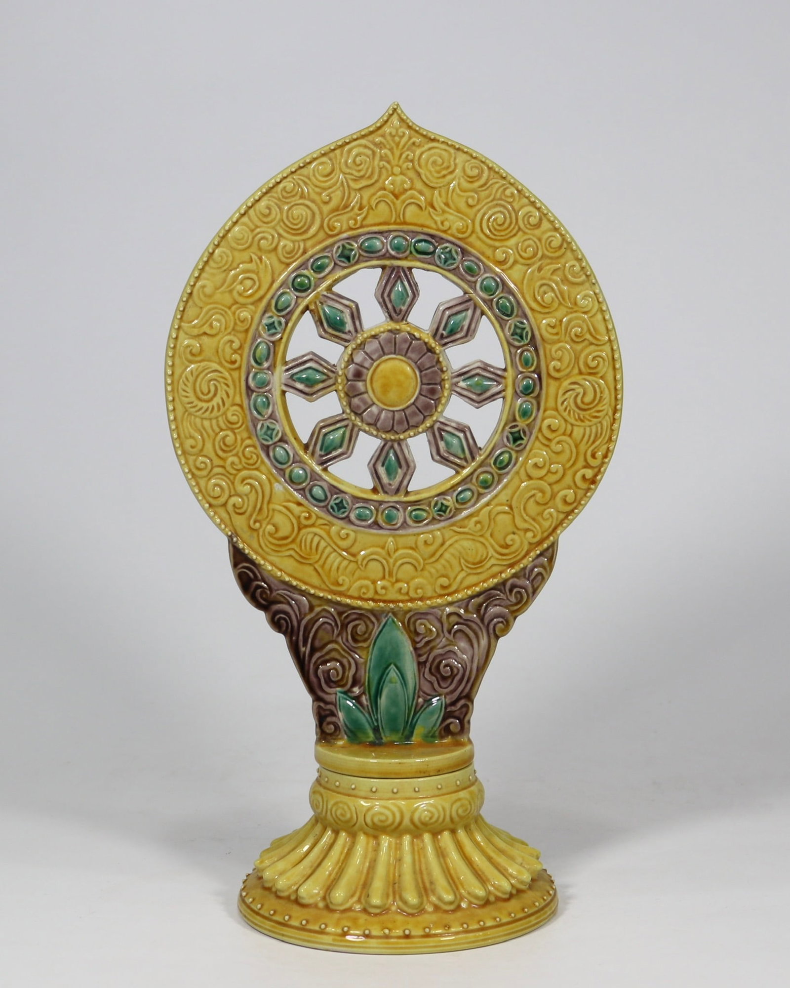 An Exquisite Yellow Glazed Ornament - 3