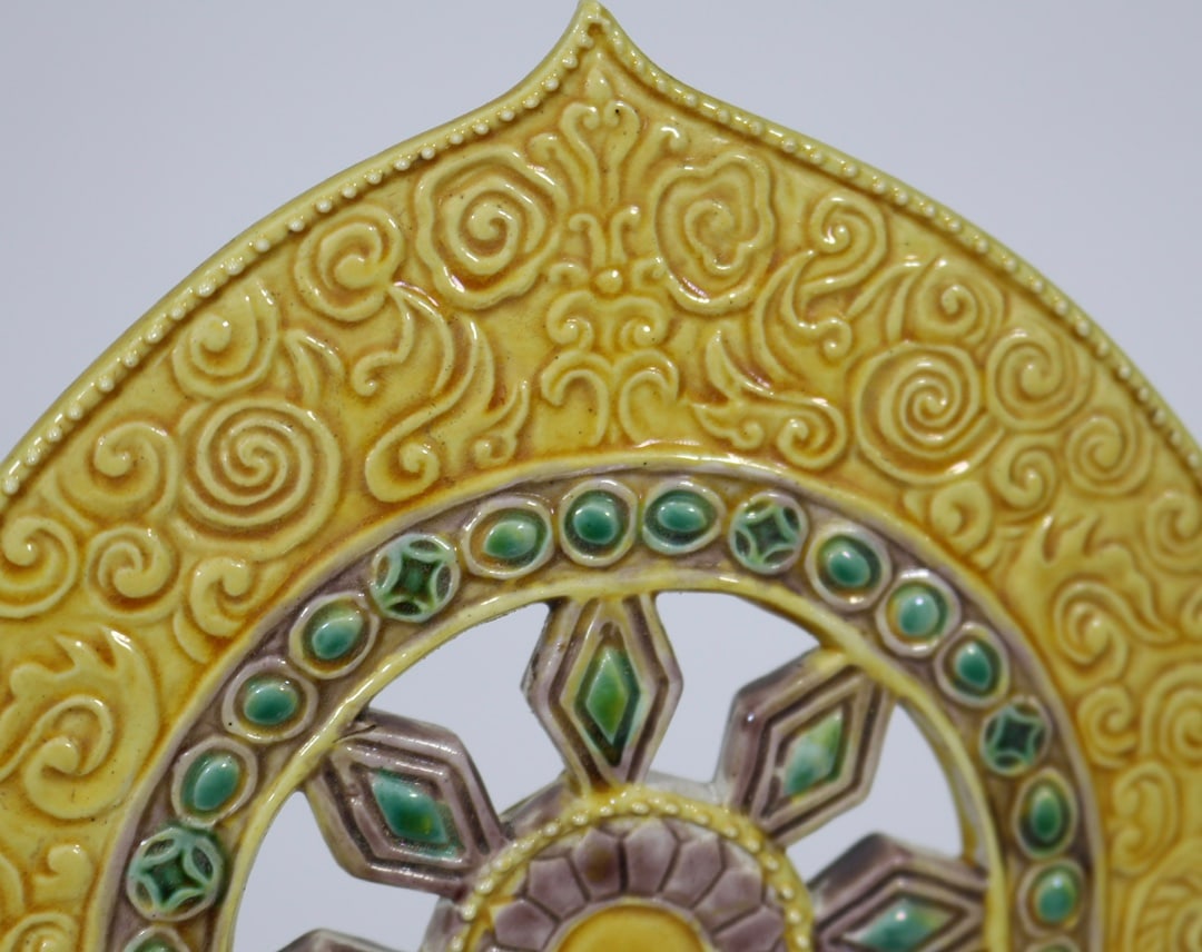 An Exquisite Yellow Glazed Ornament - 5