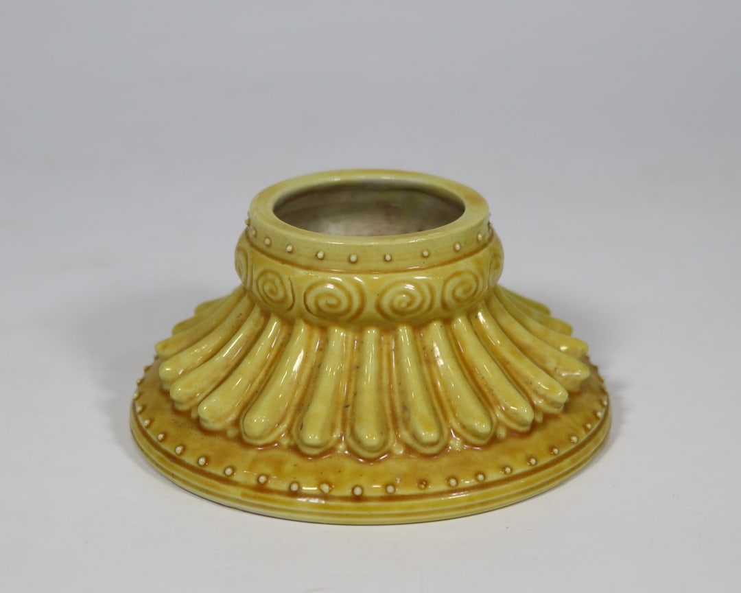 An Exquisite Yellow Glazed Ornament - 8