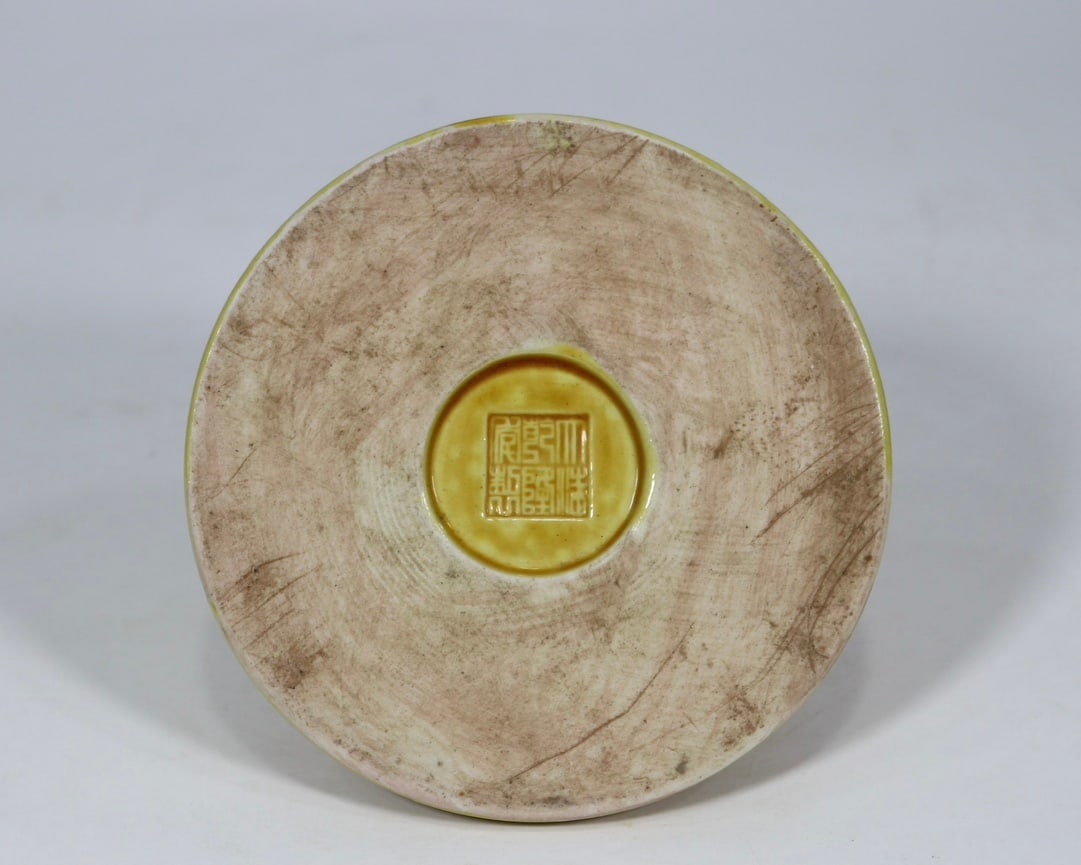 An Exquisite Yellow Glazed Ornament - 9