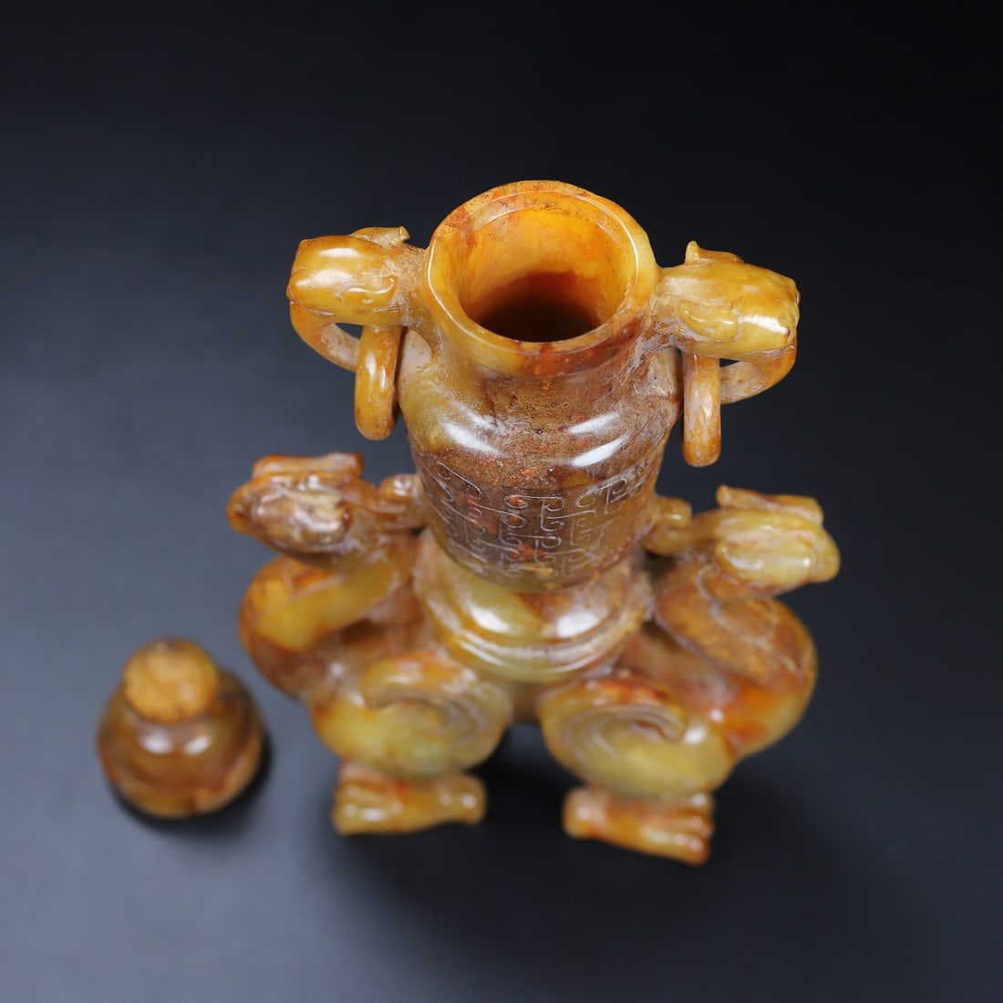 An Exquisite White Jade Phoenix-Shaped Vase - 9