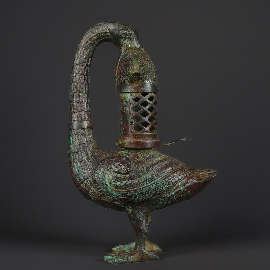 An Exquisite Bronze With Inscription Bird-Shaped Palace Lantern: An Exquisite Bronze With Inscription Bird-Shaped Palace Lantern Han Dynasty, China Size:21cmx34cm Weight:2200g (The Dimensions Of All Batches Are Manually Measured.If You Need More Detailed