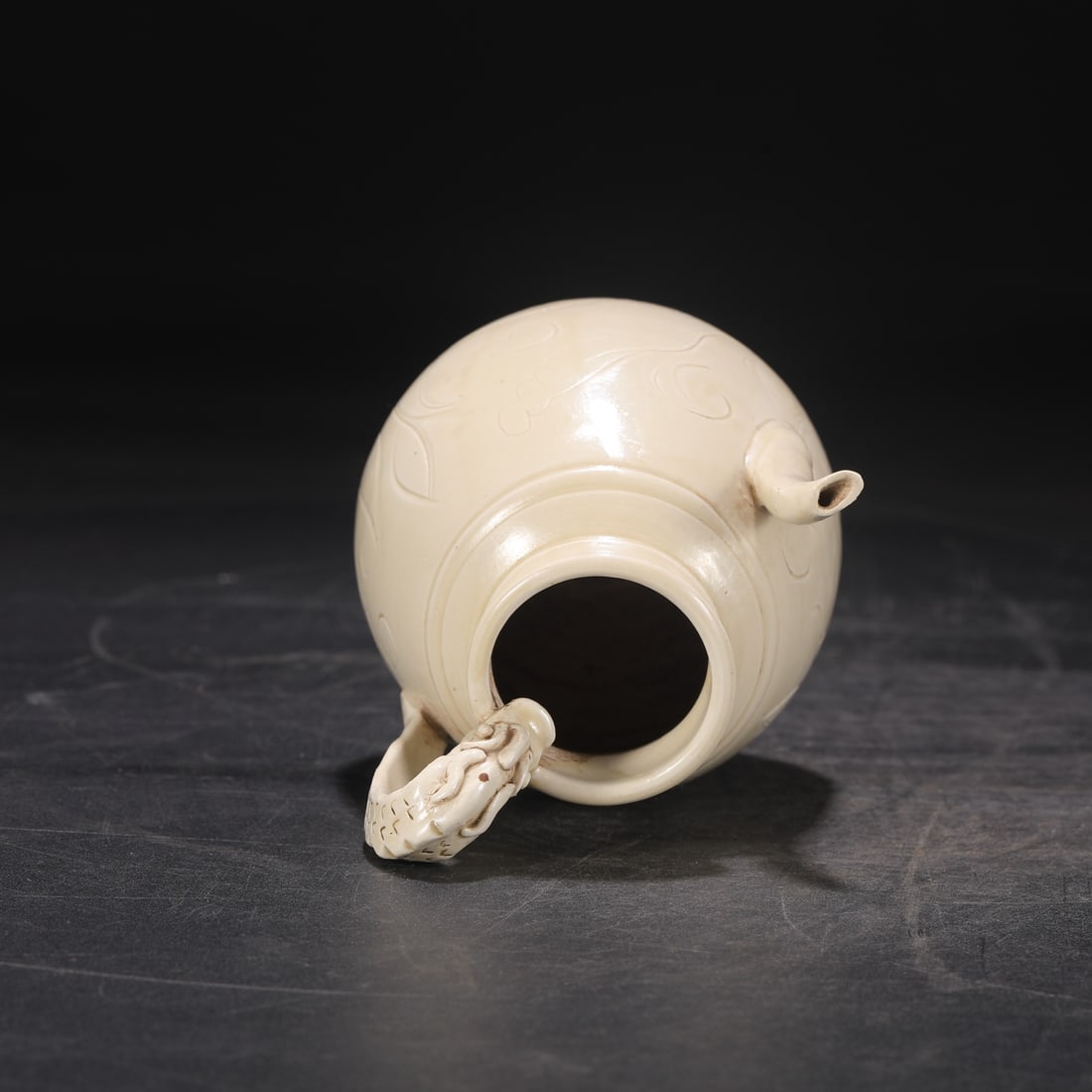 An Exquisite Ding yao Flower Pattern Ewer - 5