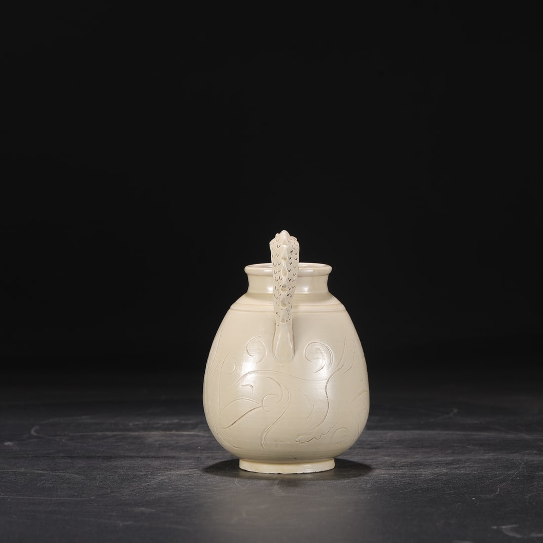 An Exquisite Ding yao Flower Pattern Ewer - 6