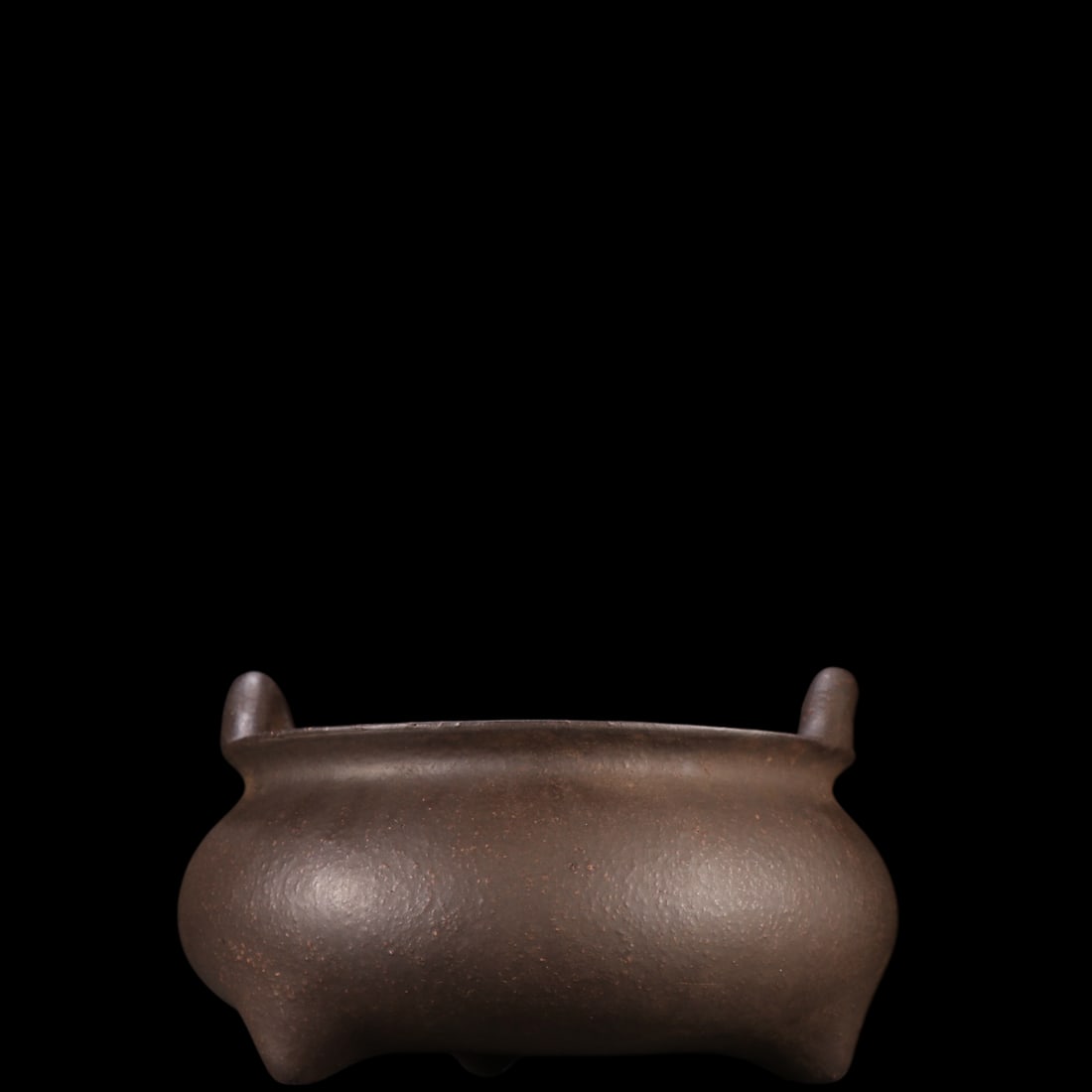 An Exquisite Purple Sands Double-Ears and Tripod Censer: An Exquisite Purple Sands Double-Ears and Tripod Censer Ming Dynasty, China Xuande Six-character Mark Size:8cmx13.4cm (The Dimensions Of All Batches Are Manually Measured.If You Need More Detailed