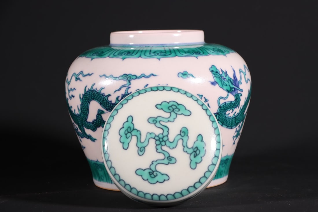 An ExquisiteFamille-Rose Dragon Pattern Jar - 7