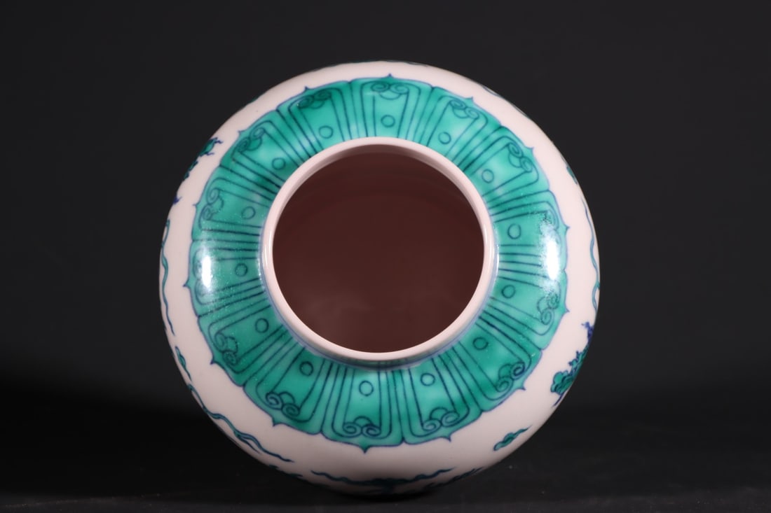 An ExquisiteFamille-Rose Dragon Pattern Jar - 8