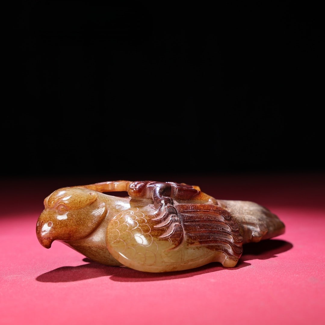 An Exquisite White Jade Phoenix Hand Piece: An Exquisite White Jade Phoenix Hand Piece Han Dynasty, China Size:15.8cmx7.9cmx4.3cm Weight:506g (The Dimensions Of All Batches Are Manually Measured.If You Need More Detailed Information, Please