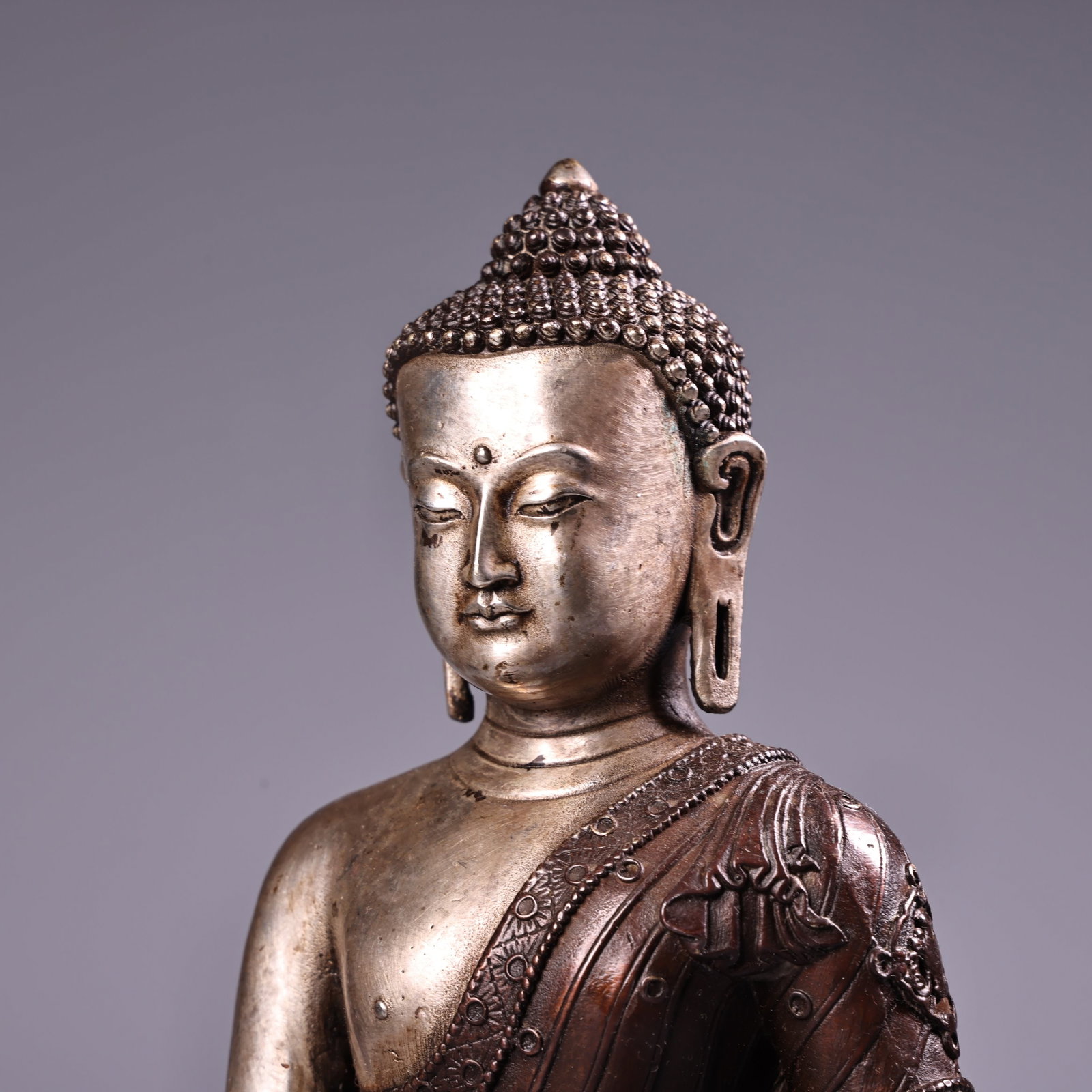 An Exquisite Silver Bronze Buddha Statue - 7