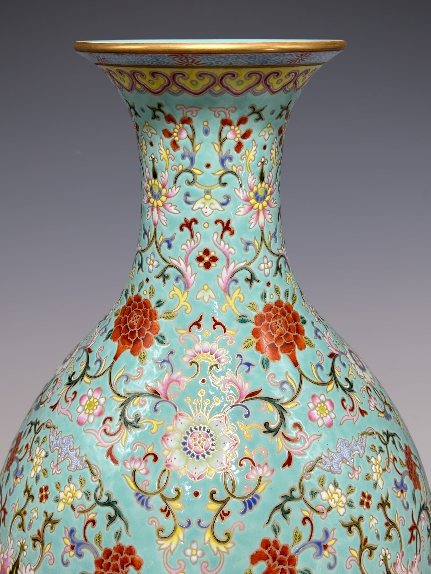 An Exquisite Enamel Lotus Pattern Bats and Peach Pattern Vase - 5