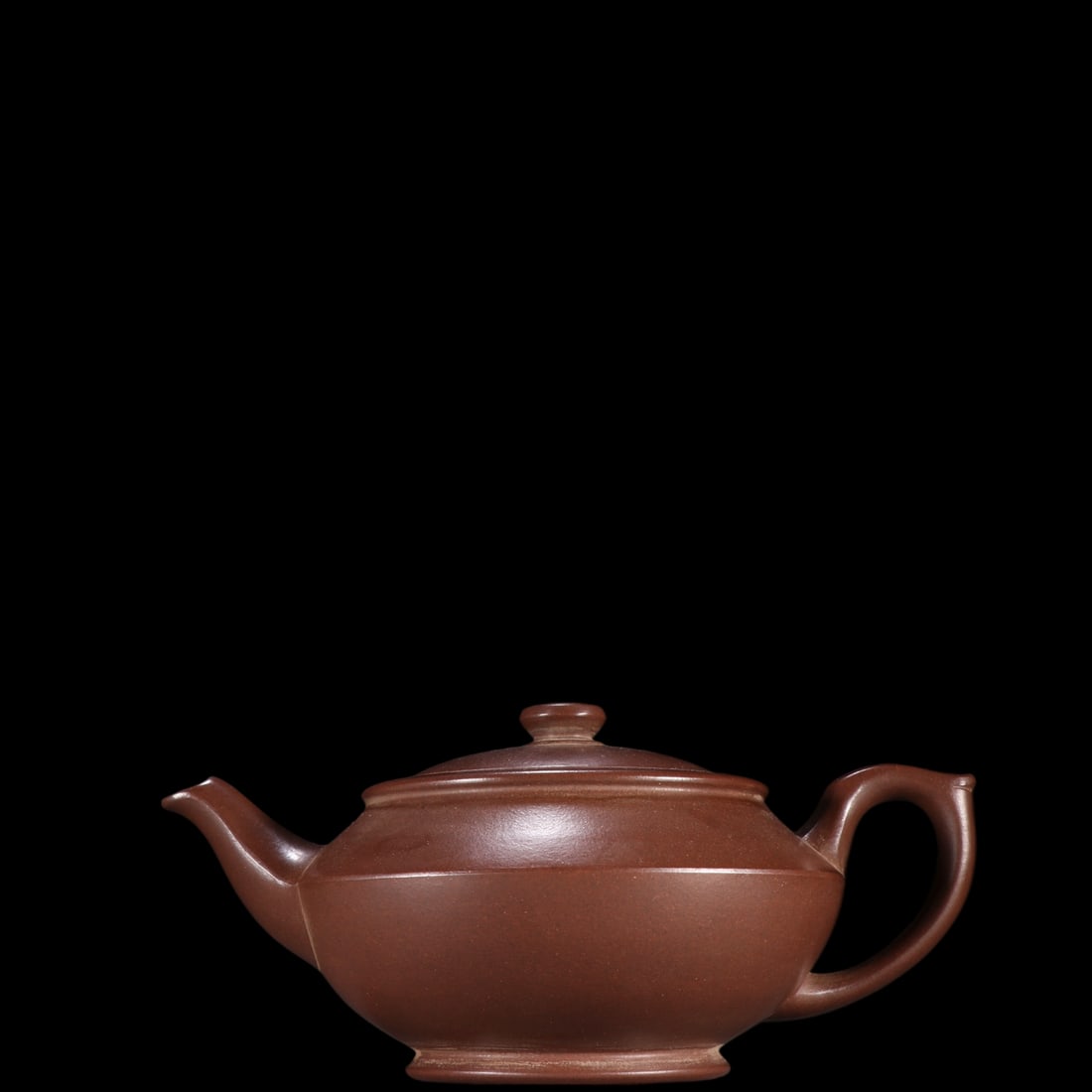 An Exquisite Purple Sands Teapot: An Exquisite Purple Sands Teapot Gu jing zhou Size:9cmx17cm (The Dimensions Of All Batches Are Manually Measured.If You Need More Detailed Information, Please Contact Our Customer Service Before Biddi